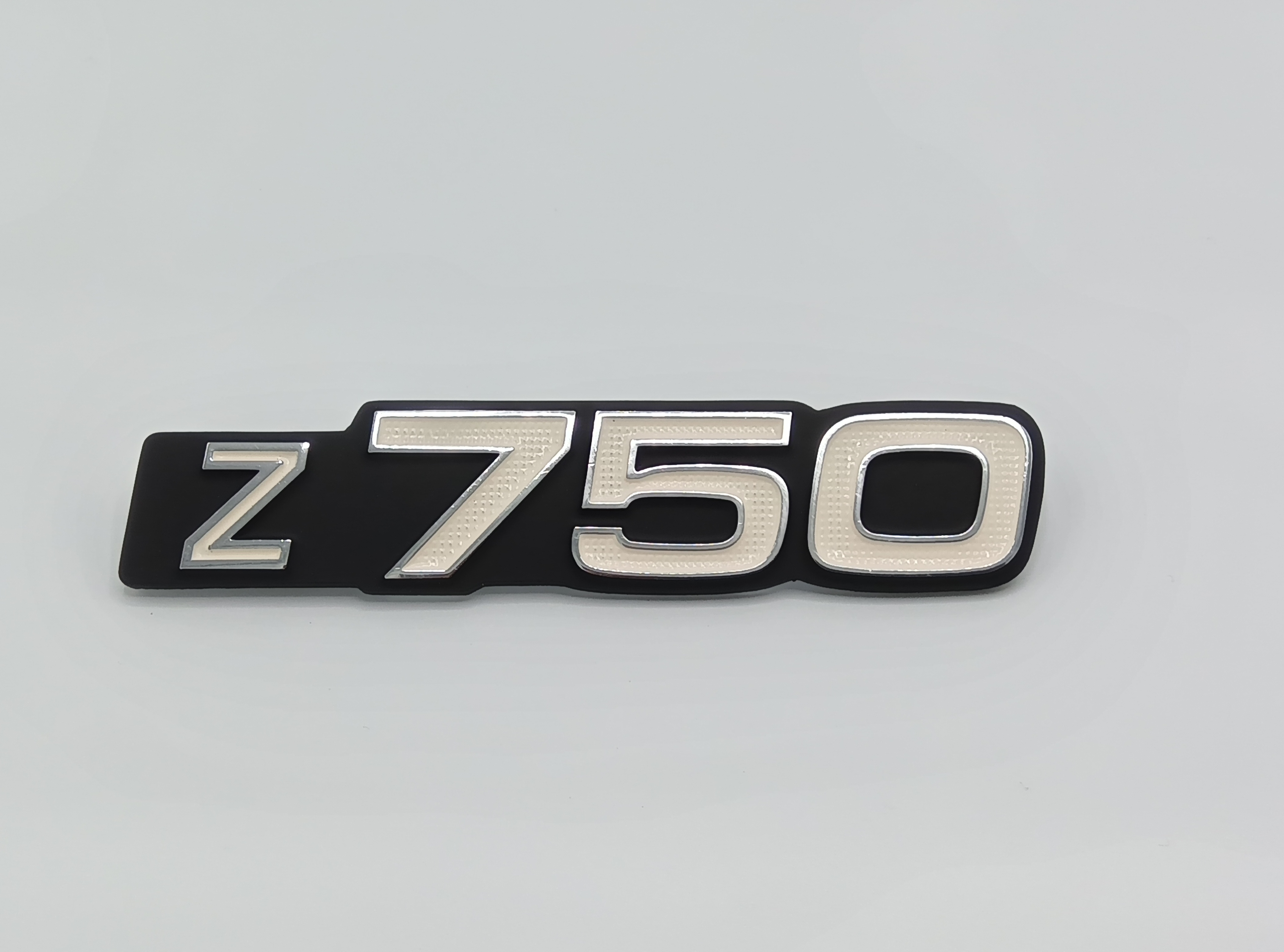 1976年 Z750 SIDE COVER EMBLEM "Z750"